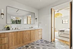 Bathroom 1.3