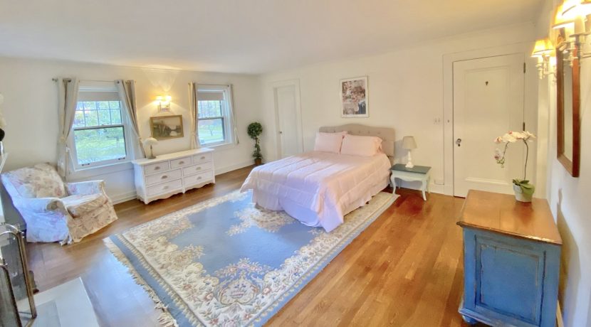 queen bed fairmount 2