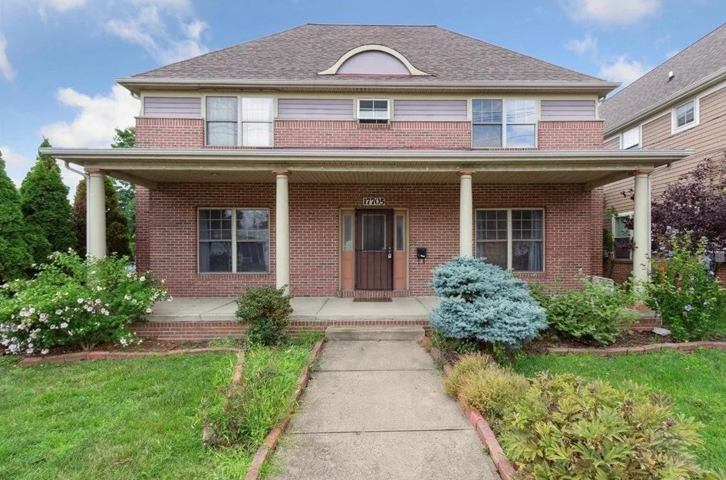 5 Bed Home on Lakeshore Blvd