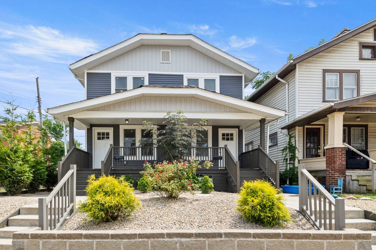 2 Bed Retreat Home with Fenced-in Backyard